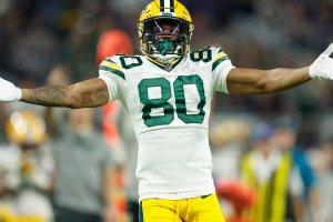 O WR Bo Melton está sendo testado como Cornerback. 